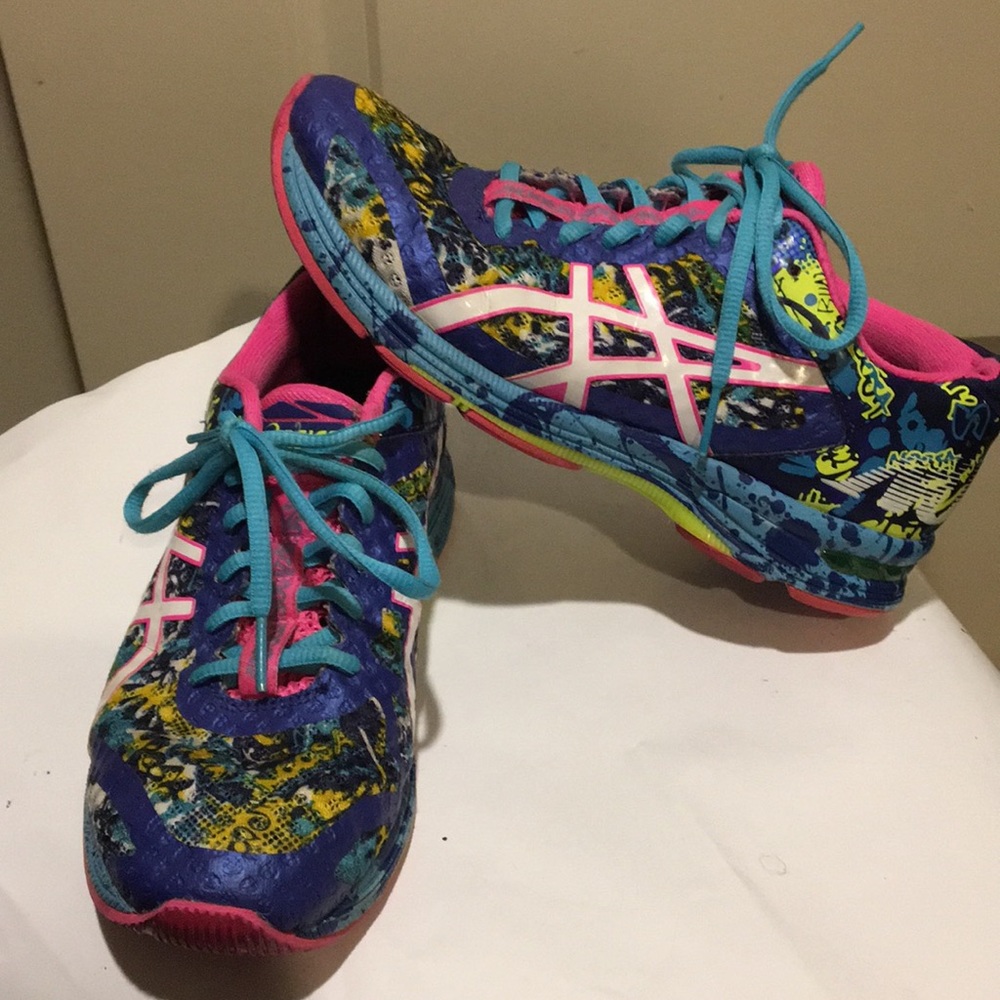 ASICS women lace up graffiti graphic run jog walking sneakers size 6 multicolor